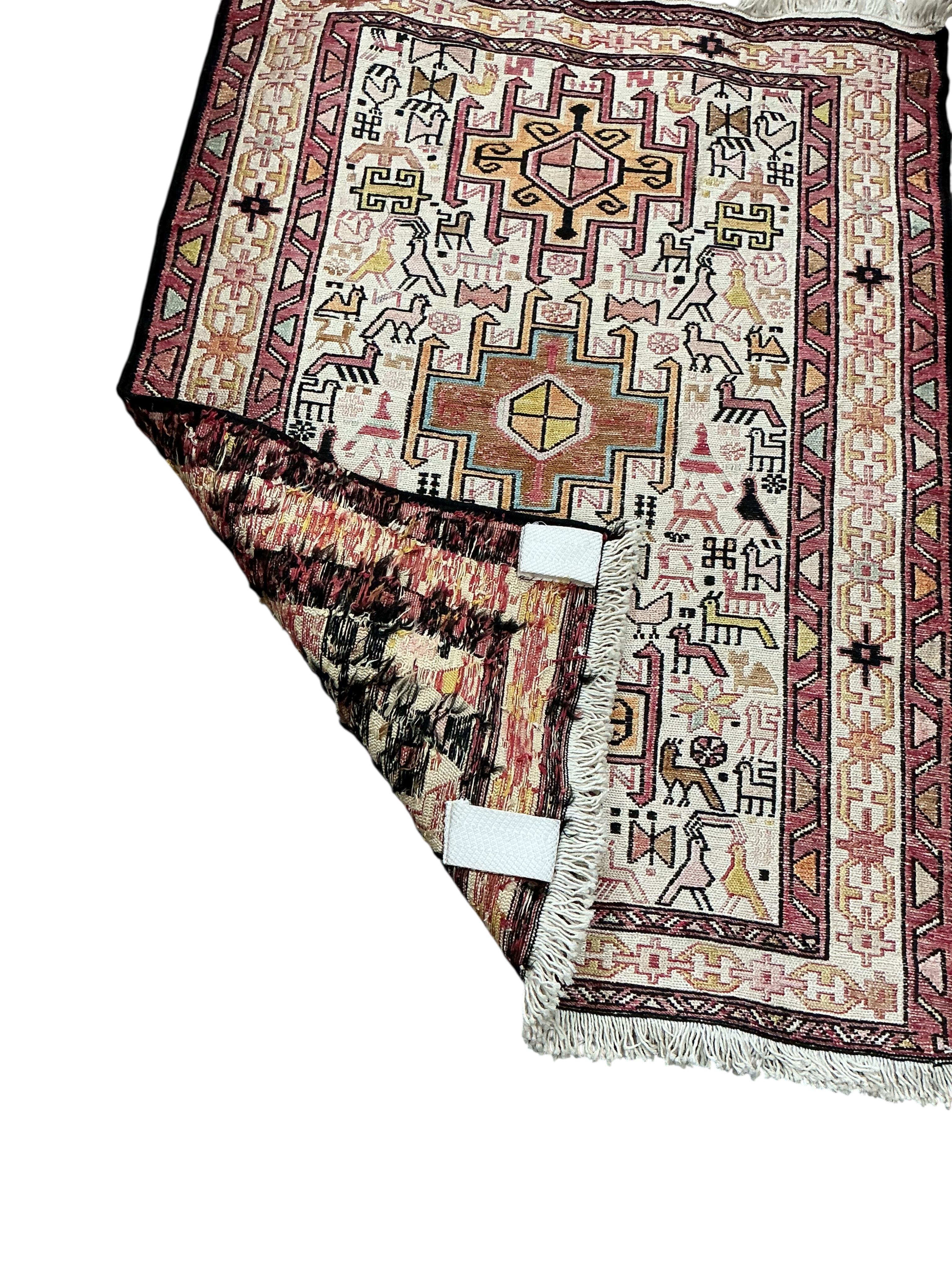 A Soumak ivory ground rug 100 x 72cm